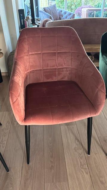 Eetkamerstoelen beschikbaar voor biedingen