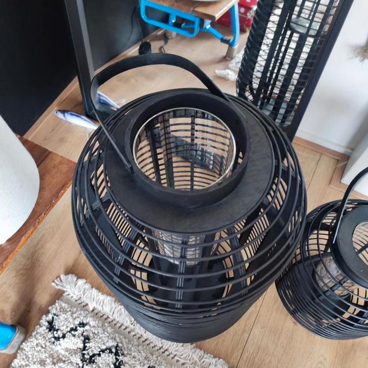 Zwarte houten lantaarn. Nieuw Ibiza style, Huis en Inrichting, Woonaccessoires | Kandelaars en Kaarsen, Nieuw, Kandelaar, 25 tot 50 cm