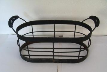Brocante Mandje / Rekje zwart metaal / industrieel  beschikbaar voor biedingen