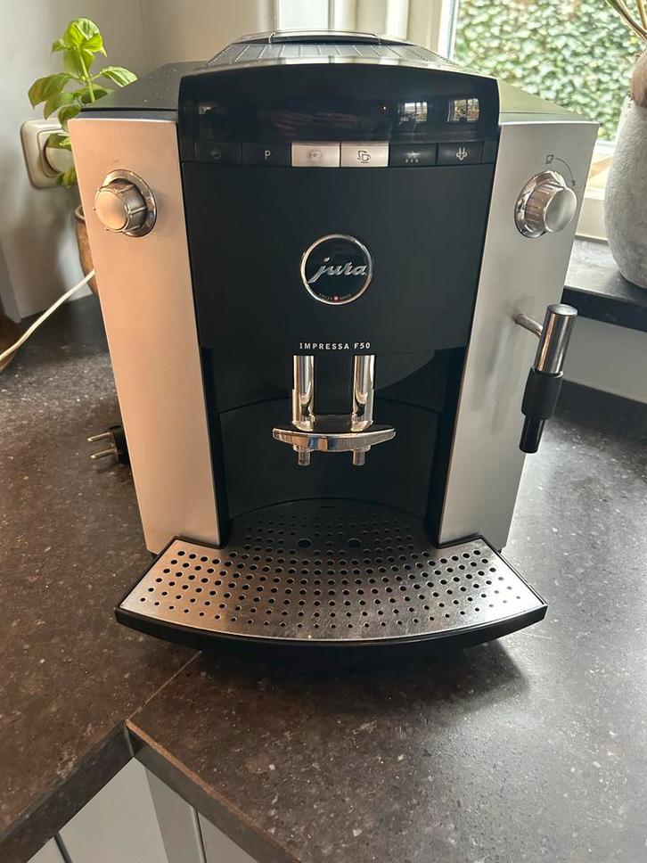 Jura F50 Impressa - Onderdelen of Reparatie, Witgoed en Apparatuur, Koffiezetapparaten, Gebruikt, Koffiebonen, Koffiemachine, 2 tot 4 kopjes