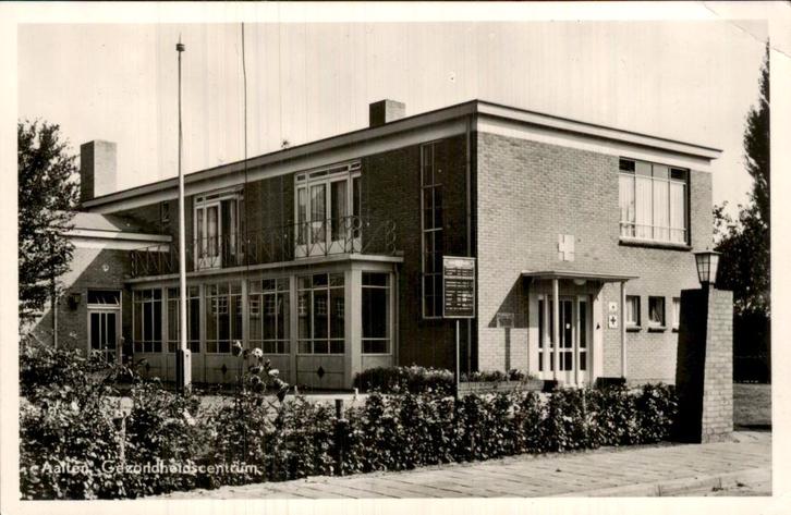 Aalten - Gezondheidscentrum - Voorgevel, Verzamelen, Ansichtkaarten | Nederland, Gelopen, Gelderland, 1940 tot 1960, Ophalen of Verzenden