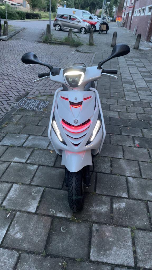 piaggio zip 80cc, Fietsen en Brommers, Scooters | Yamaha, Zo goed als nieuw, Overige modellen, Maximaal 45 km/u, Benzine, Ophalen of Verzenden