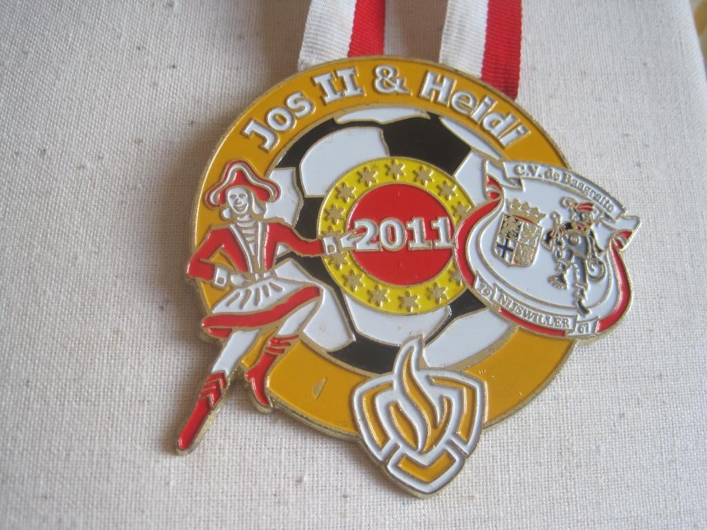 carnavals medaille uit nijswiller 2011, Ophalen of Verzenden, Overige materialen
