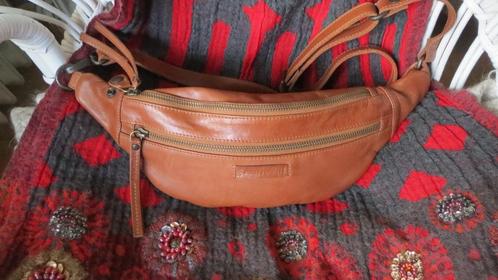Aunts & Uncles, leren tas, heuptasje, schoudertas, Sieraden, Tassen en Uiterlijk, Tassen | Damestassen, Zo goed als nieuw, Overige typen