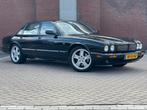 Jaguar XJR 4.0 SUPERCHARGER V8|364PK|OPEN-DAK|YOUNGTIMER, Auto's, Jaguar, Gebruikt, 109 €/maand, Zwart, Bedrijf