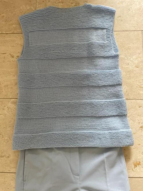 Lichtblauwe zelf gebreide spencer maat S, Kleding | Dames, Truien en Vesten, Zo goed als nieuw, Maat 36 (S), Blauw, Verzenden