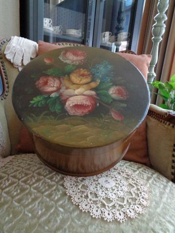 Brocante Houten Hoedendoos met Rozen ** Mimosa ** beschikbaar voor biedingen