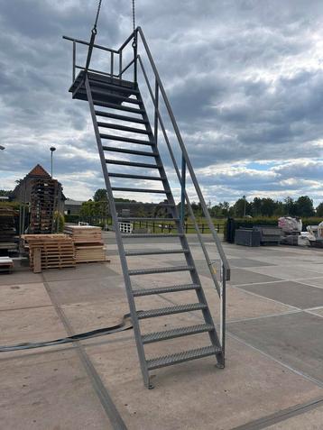 Gegalvaniseerde bordestrap steektrap wenteltrap trappen 17 beschikbaar voor biedingen