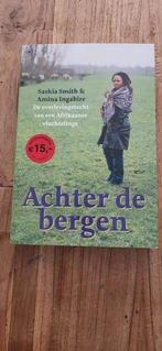 Saskia Smith - Achter de bergen, Ophalen of Verzenden, Zo goed als nieuw, Saskia Smith; Amina Ingabire