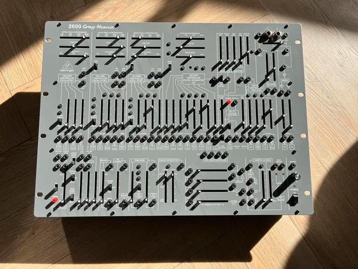 Behringer arp 2600 gray meanie, Muziek en Instrumenten, Synthesizers, Zo goed als nieuw, Ophalen