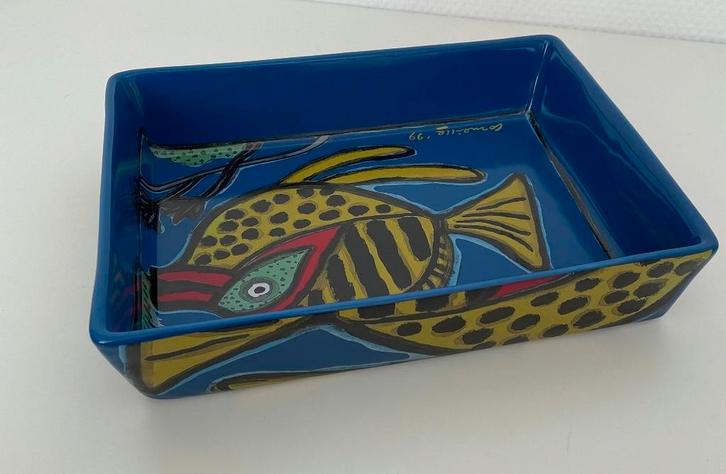 Corneille ovenschaal met vis motief, Antiek en Kunst, Antiek | Schalen, Ophalen of Verzenden