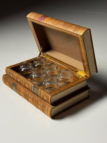 Kistje Engelse stijl boeken beschikbaar voor biedingen