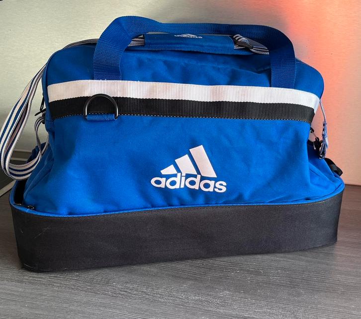 Adidas voetbaltas met verhard schoenenvak, Sport en Fitness, Voetbal, Nieuw, Overige typen, Maat XS of kleiner, Ophalen of Verzenden