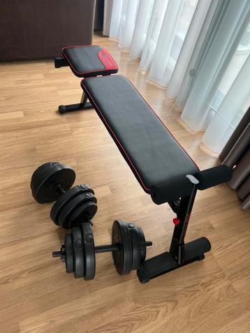 FITNESSBANKJE EN DUMBELLS (30KG) beschikbaar voor biedingen