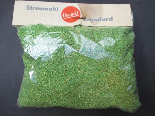 Fijn strooimateriaal / gras/bladeren Decorit donkergroen 75g, Hobby en Vrije tijd, Modeltreinen | H0, Nieuw, Natuur, Gelijkstroom of Wisselstroom