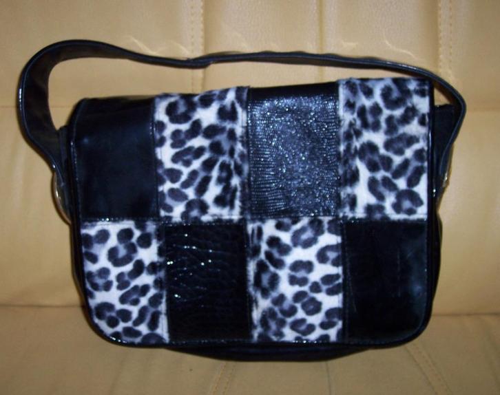 Tas Handtas Zwart Lak met Zwart Wit Dierenprint ( Jool ), Sieraden, Tassen en Uiterlijk, Tassen | Damestassen, Zo goed als nieuw