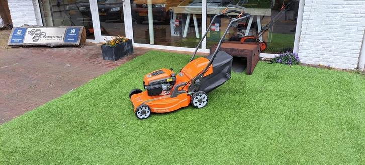 Husqvarna gazonmaaier LC353V Actieprijs Van €869 voor €775!!, Tuin en Terras, Zitmaaiers, Nieuw, Opvangzak, Opvangbak, Ophalen
