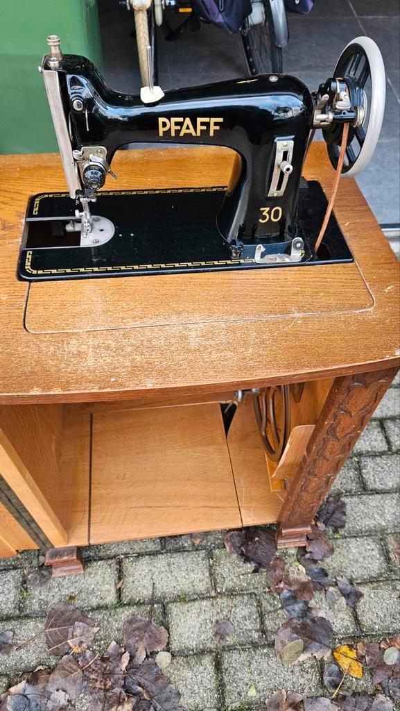 Antieke Pfaff naaimachine in kast, Antiek en Kunst, Antiek | Naaimachines, Ophalen of Verzenden