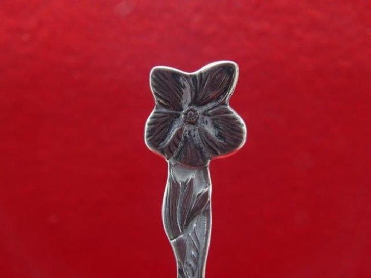 Lepeltje: pinksterbloem  Bloemenlepeltje, Antiek en Kunst, Antiek | Bestek, Verzenden