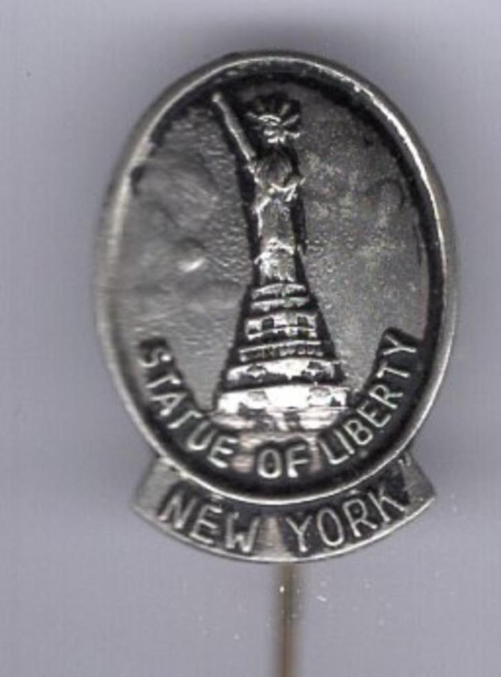 Statue of Liberty New York zilverkleurig speldje ( A_228 ), Verzamelen, Speldjes, Pins en Buttons, Nieuw, Stad of Land, Verzenden