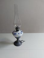 Oude olielamp met tinnen voet en delfts blauw porselein, Antiek en Kunst, Ophalen of Verzenden