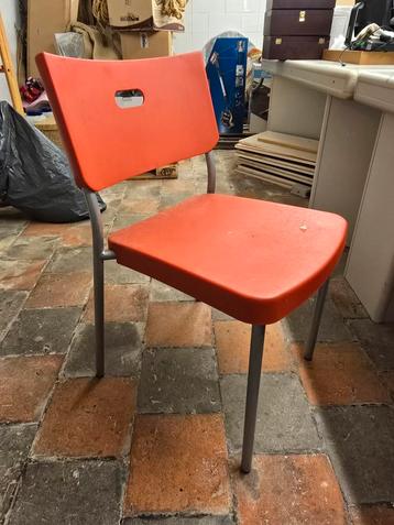 Rode Stoeltjes - Praktisch en Stijlvol beschikbaar voor biedingen