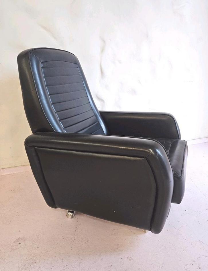 Vintage fauteuil op wieltjes en skai stoffering, Huis en Inrichting, Fauteuils, Gebruikt, 50 tot 75 cm, Minder dan 75 cm, Ophalen