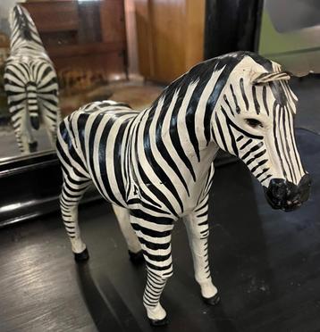 Vintage zebra leder, leer en papier mache beschikbaar voor biedingen