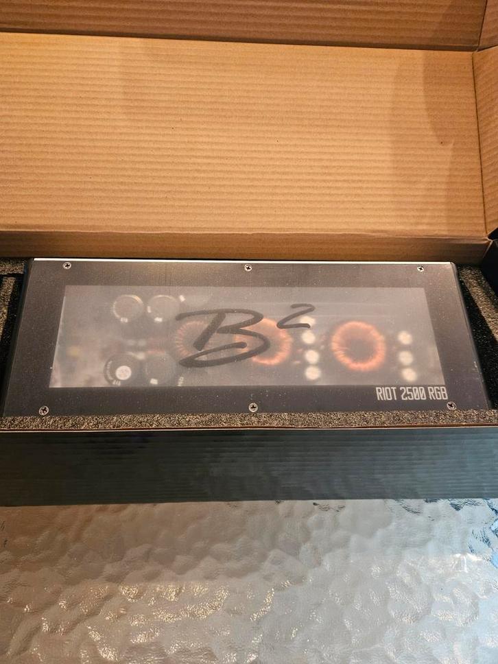 Nieuw! Te koop B2 Riot 2500.1D RGB monoblock versterker!., Auto diversen, Autospeakers, Nieuw, Ophalen