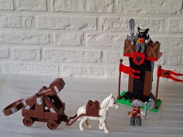 Duplo 4863. Riddertoren met katapult, 2 ridders en paard beschikbaar voor biedingen