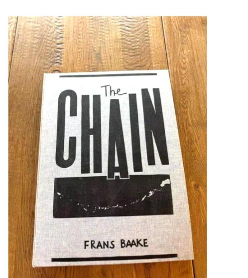 Frans Baake #THE CHAIN # boek signed nr 49 BCBC  hardcover, Boeken, Kunst en Cultuur | Fotografie en Design, Zo goed als nieuw