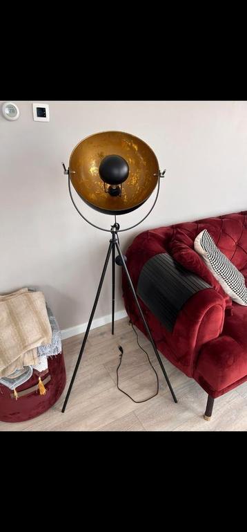 Retro vloerlamp  beschikbaar voor biedingen