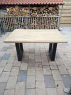 Robuuste tafel, kleur licht eiken met zwarte U poten., Huis en Inrichting, Tafels | Eettafels, Ophalen