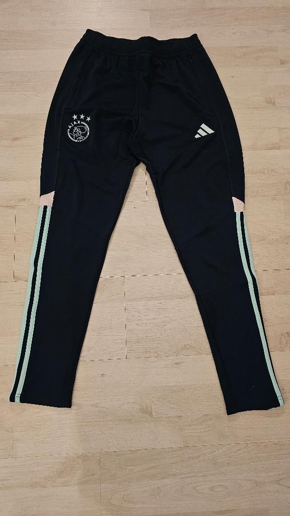 Ajax Trainingsbroek! Seizoen 23/24! Mt XS! NIEUW!, Kleding | Heren, Sportkleding, Nieuw, Ophalen of Verzenden, Voetbal, Rood