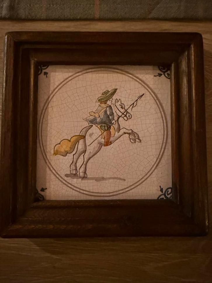 Delfts blauwe tegel met ruiter in houten lijst, Antiek en Kunst, Antiek | Wandborden en Tegels, Ophalen of Verzenden