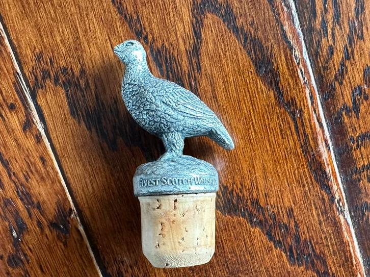 Whiskey flessenstop Famous Grouse tinnen sierkurk, Antiek en Kunst, Curiosa en Brocante, Ophalen of Verzenden