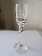 Aalborg jubeleums akvavit glaasje met gedraaide stam, Antiek en Kunst, Antiek | Glas en Kristal, Verzenden