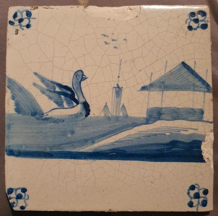 Oude Delftse Tegel met Zwaan, Antiek en Kunst, Antiek | Wandborden en Tegels, Ophalen of Verzenden