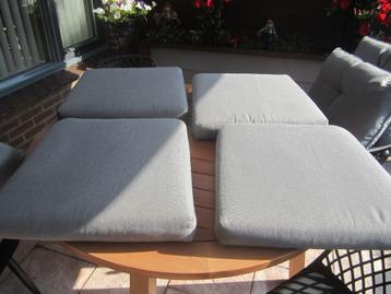 kussens 4 sets zit-rug (LEES ALLEEN DE KUSSENS) beschikbaar voor biedingen