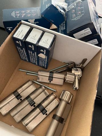 8 gelijk sluitende cilinder sloten beschikbaar voor biedingen