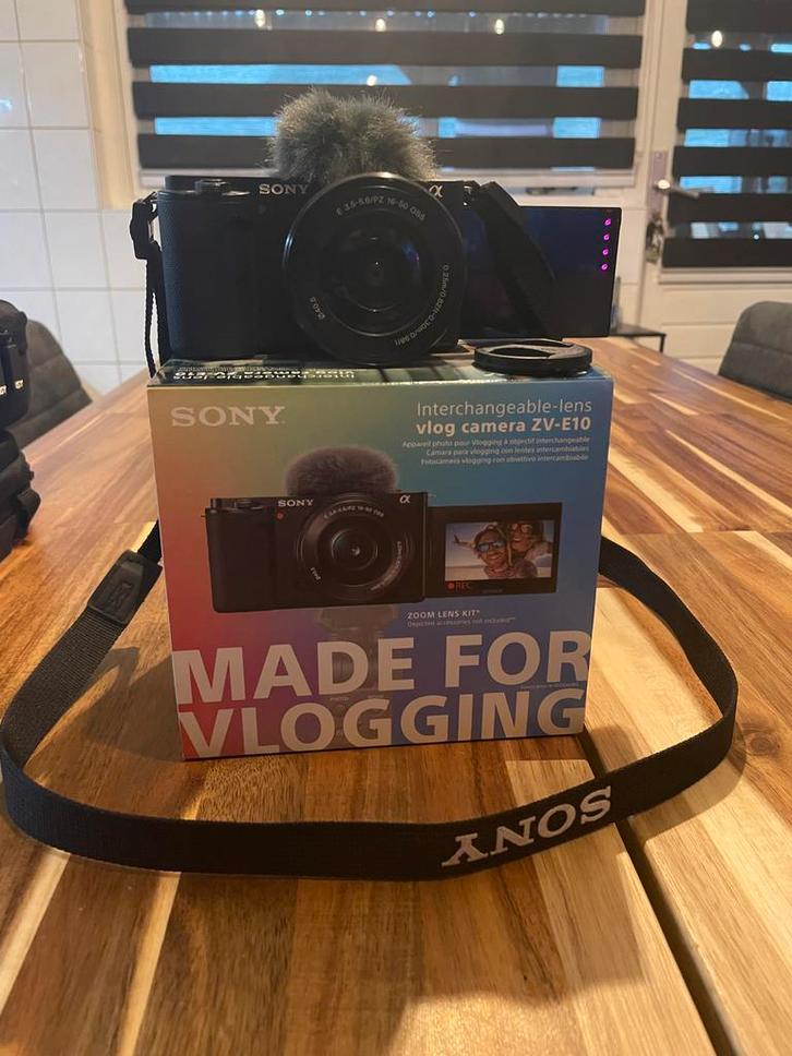 Sony ZV-E10 vlogcamera incl. Tripod en datakabel, Audio, Tv en Foto, Fotocamera's Digitaal, Zo goed als nieuw, Sony, 8 keer of meer