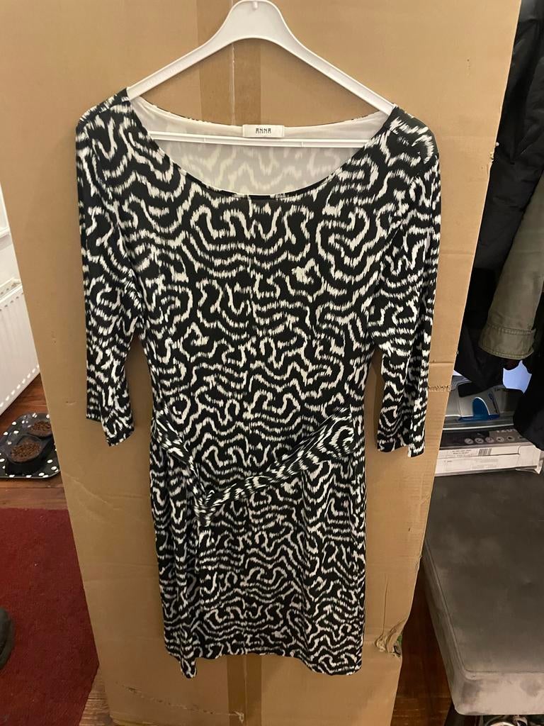 ANNA zwart-witte jurk - Maat M, Ophalen of Verzenden, Zo goed als nieuw, Maat 38/40 (M), Zwart