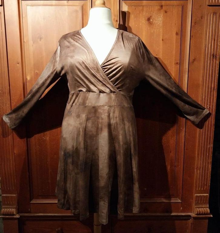 prachtige bruine tie dye jurk 46/48, Kleding | Dames, Jurken, Nieuw, Maat 46/48 (XL) of groter, Bruin, Onder de knie, Ophalen of Verzenden