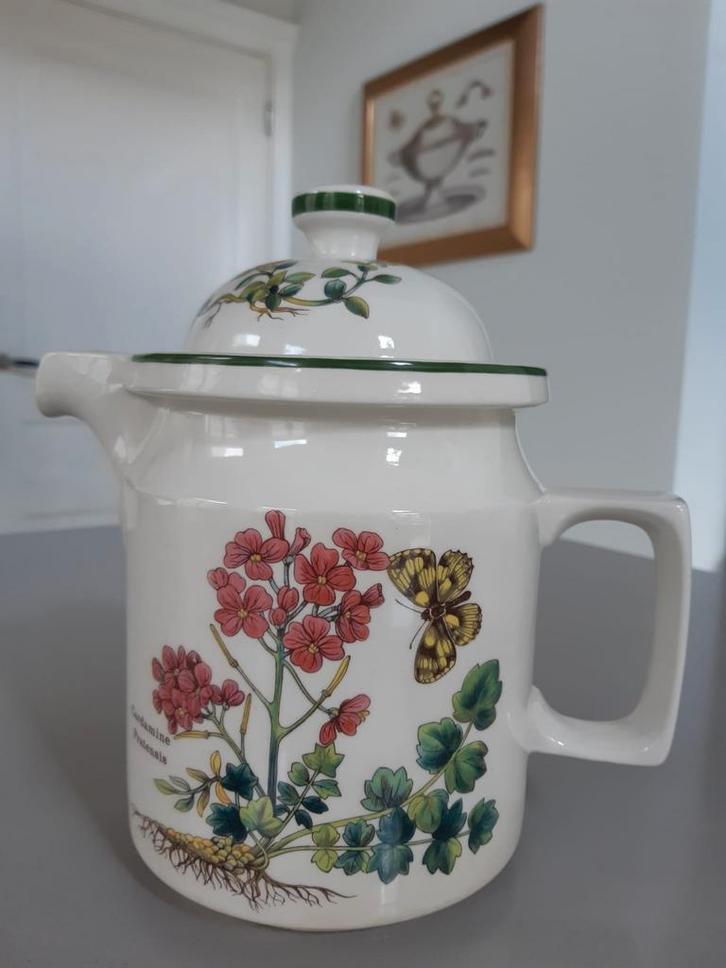 Wedgwood Florabunda Theepot - Botanisch Design, Huis en Inrichting, Keuken | Servies, Zo goed als nieuw, Overige typen, Overige stijlen