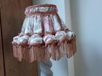 LAMPEKAP MET FRANJE VINTAGE HOOGTE 24 CM, Huis en Inrichting, Ophalen of Verzenden, Zo goed als nieuw, Rechthoekig, Minder dan 25 cm