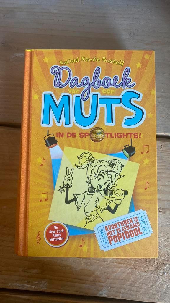 Rachel Renée Russell - In de spotlights!, Boeken, Kinderboeken | Jeugd | 10 tot 12 jaar, Zo goed als nieuw, Ophalen of Verzenden