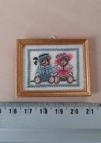 Tineke Beiler miniatuur schilderij beren petite point, Ophalen of Verzenden, Zo goed als nieuw, Handborduren, Overige typen