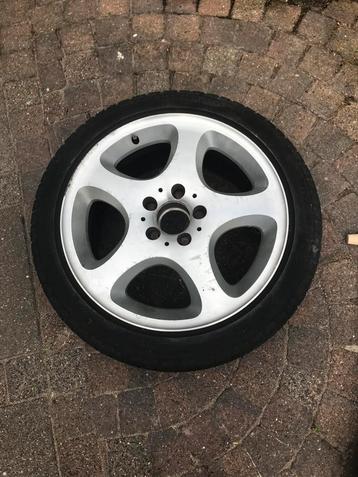 Licht metalen velgen met winterbanden beschikbaar voor biedingen