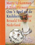Om 't spel en de knikkers, 40 jaar betaald voetbal in Nederl, Ophalen of Verzenden, Zo goed als nieuw, Matty Verkammen & Evert V