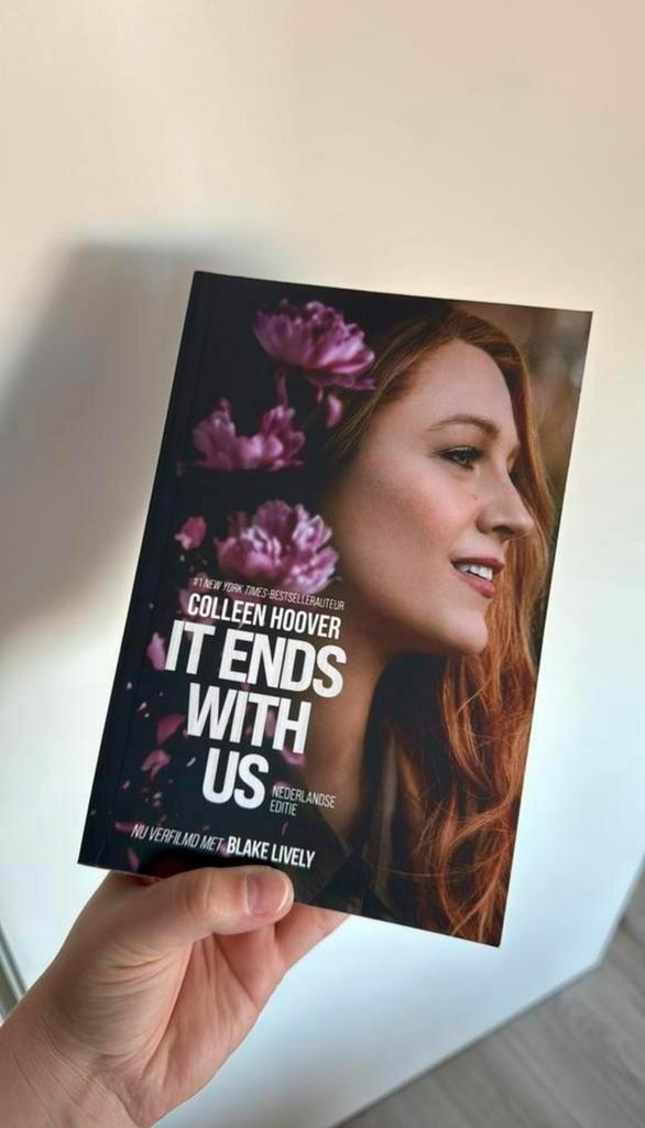 Colleen Hoover - It Ends With Us, Boeken, Literatuur, Zo goed als nieuw, Amerika, Ophalen of Verzenden